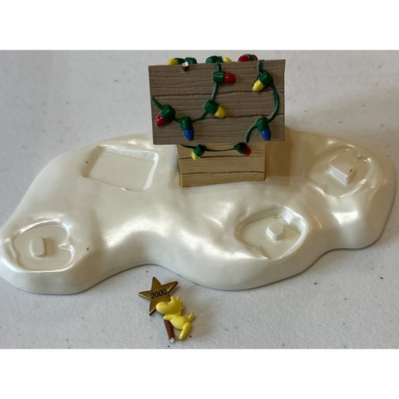 Hallmark Peanuts Woodstock on Doghouse Plastic Display First in Collection of 5 - Picture 2 of 15